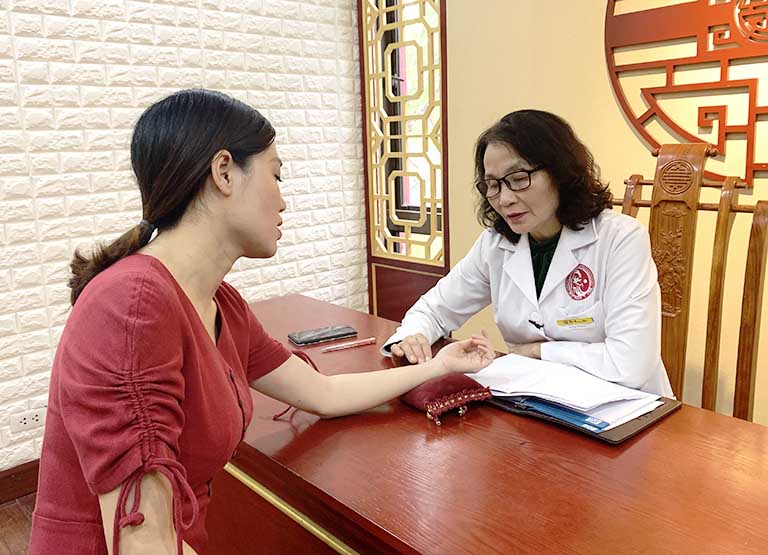 Bác sĩ Lê Phương có nhiều năm kinh nghiệm khám và điều trị các bệnh lý phụ khoa bằng YHCT